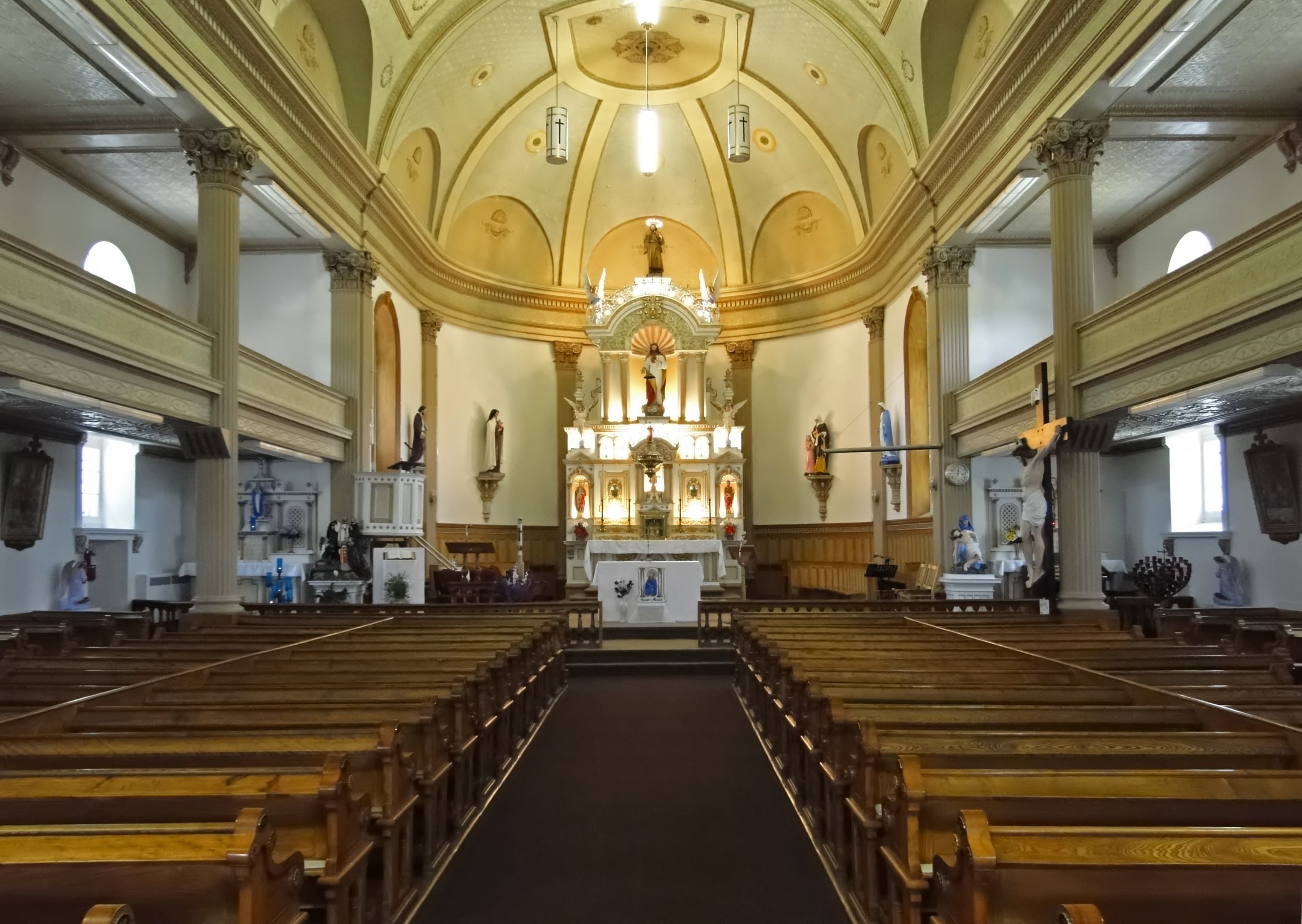 saint-alexis church interior
